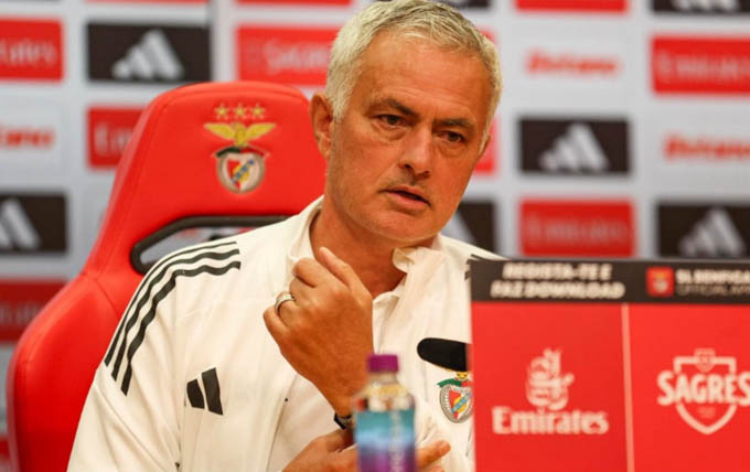 Mourinho nổi cơn thịnh nộ: Thiết quân luật tại Benfica và "bóng ma" Ruben Amorim 1 Phát biểu đầy cay nghiệt sau trận đấu, Mourinho không giấu nổi sự thất vọng.